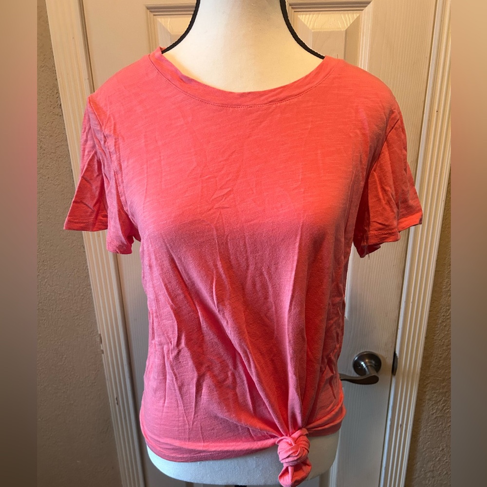 Sleeveless gray t shirt with skull print